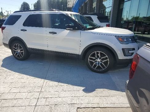 Used 2017 Ford Explorer Sport AWD/4WD image 3