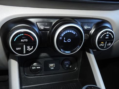 Used 2021 Hyundai Venue SEL FWD image 23