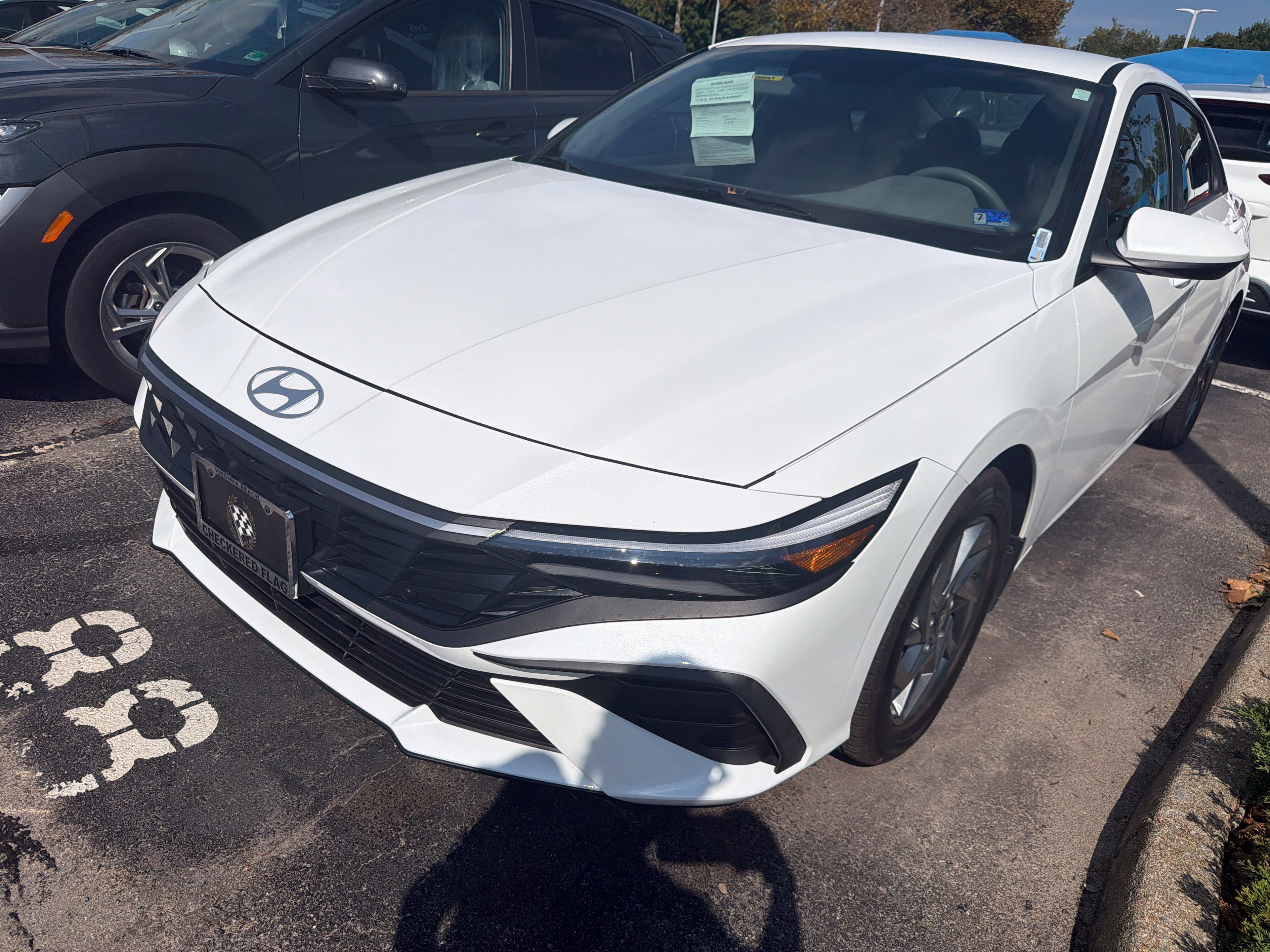 Used 2025 Hyundai Elantra Hybrid FWD image 5