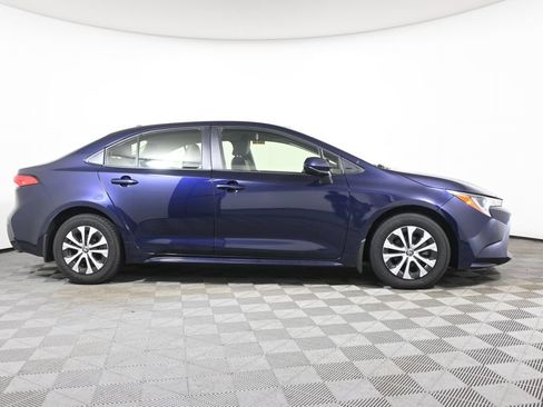 Used 2022 Toyota Corolla LE w/ Premium Interior Package FWD image 8