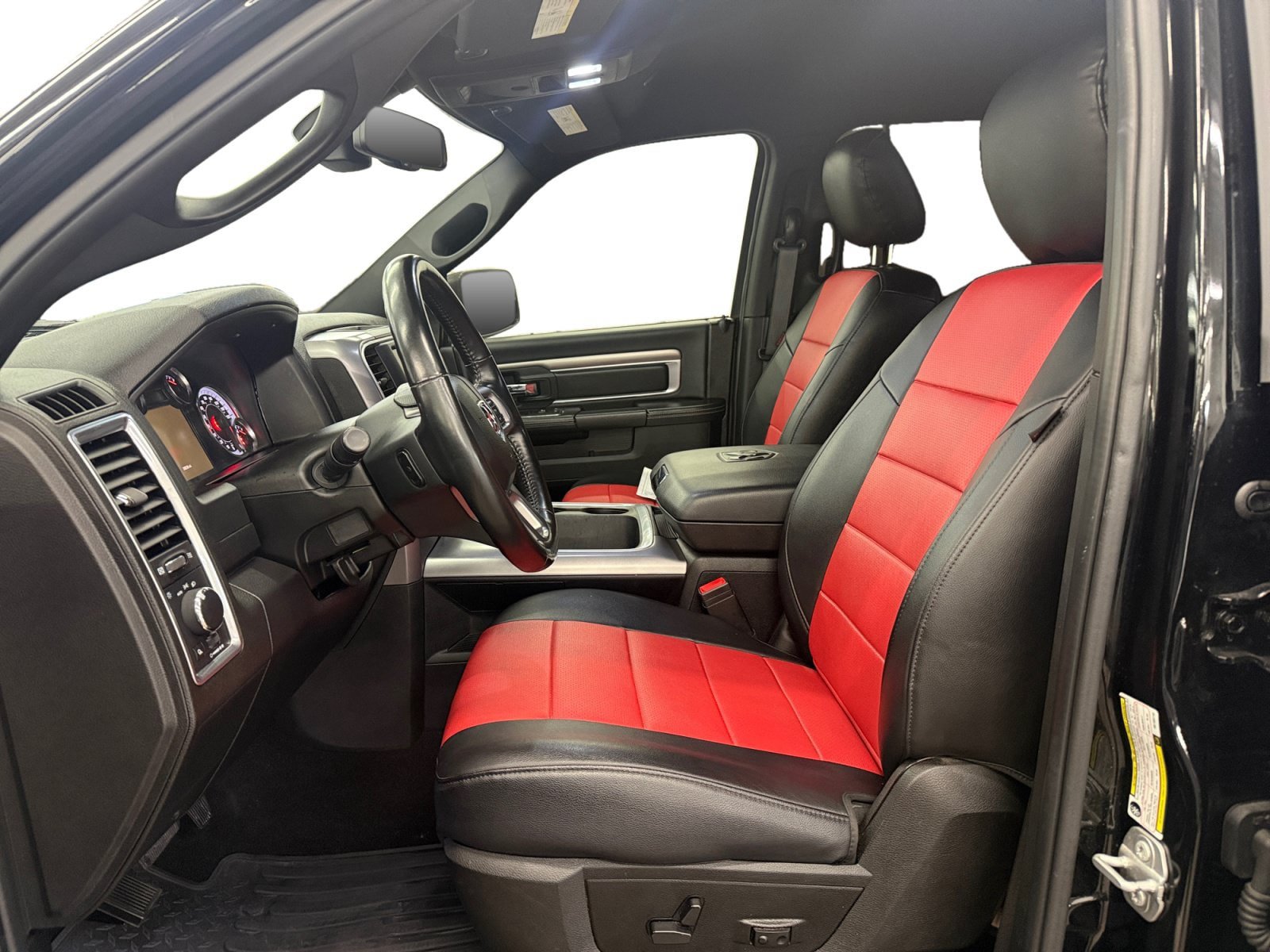 Used 2024 RAM 1500 Warlock AWD/4WD image 9