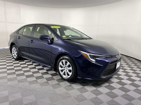 Used 2025 Toyota Corolla LE FWD image 1
