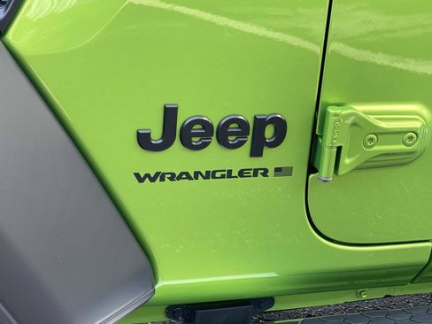 Used 2025 Jeep Wrangler Unlimited Sport AWD/4WD image 12