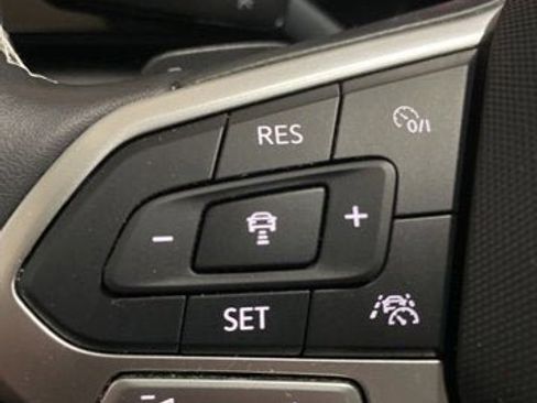 Certified 2024 Volkswagen Atlas SE image 21