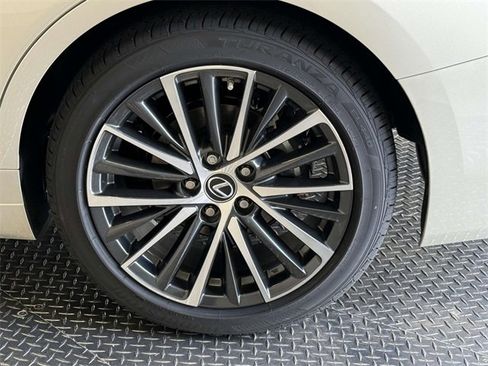 New 2025 Lexus ES 300h w/ Premium Package image 12