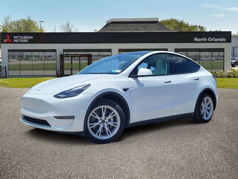 Used 2022 Tesla Model Y Long Range AWD/4WD image 1
