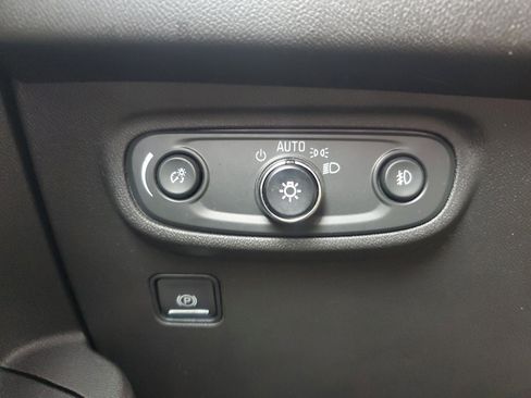 Used 2022 GMC Terrain AT4 image 29