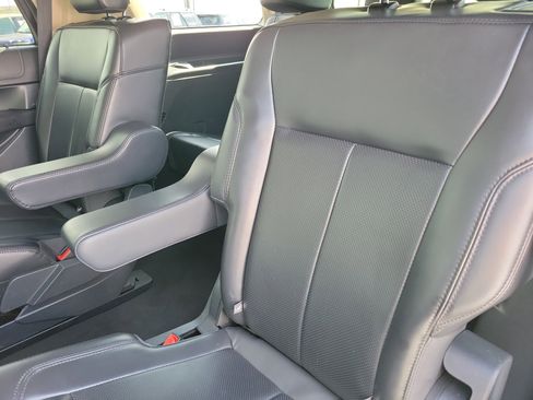 Used 2024 Ford Expedition XLT image 9