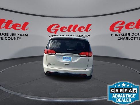Used 2017 Chrysler Pacifica Touring-L w/ Tire & Wheel Group image 7