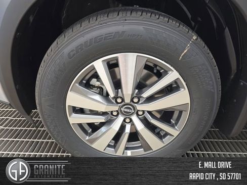 New 2025 Nissan Pathfinder SL image 12