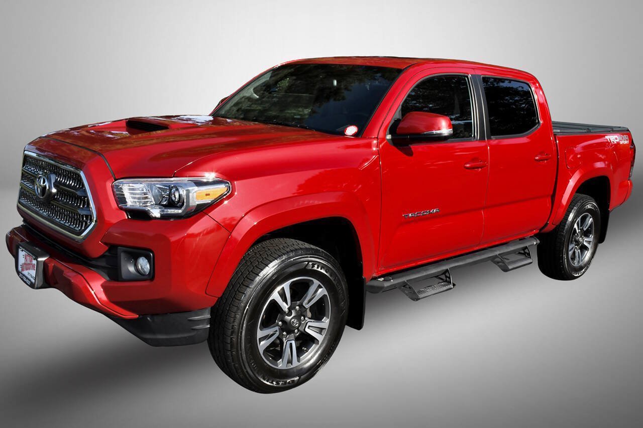 Used 2017 Toyota Tacoma TRD Sport w/ Premium & Technology Package AWD/4WD image 3