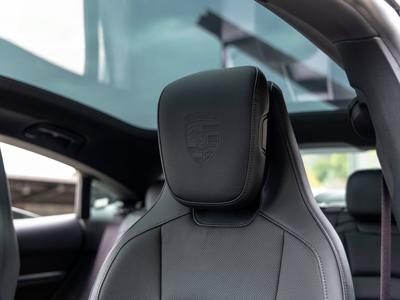Certified 2025 Porsche Taycan AWD/4WD image 26
