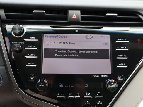 Used 2018 Toyota Camry XLE image 25