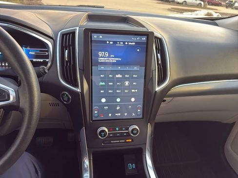 Used 2021 Ford Edge Titanium image 18