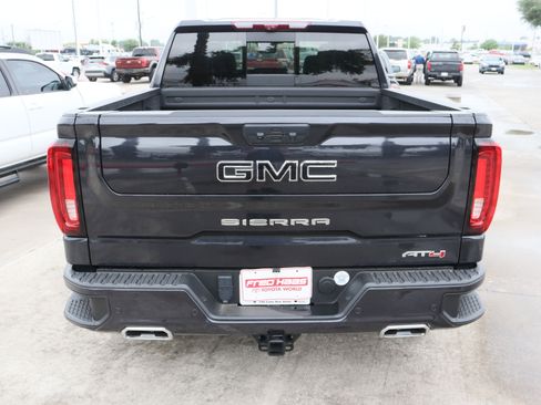 Used 2024 GMC Sierra 1500 AT4 w/ Technology Package AWD/4WD image 8