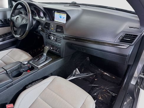 Used 2011 Mercedes-Benz E 550 Cabriolet image 28