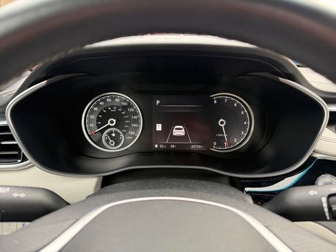 Used 2025 Genesis G70 2.5T image 14