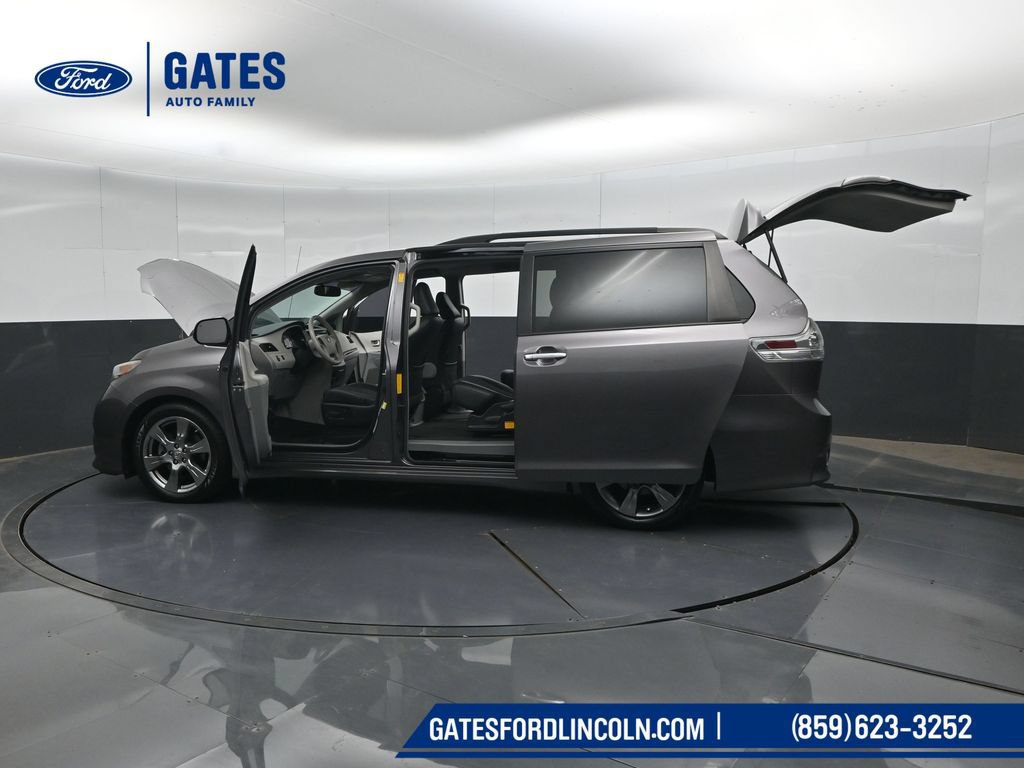Used 2014 Toyota Sienna SE FWD image 53