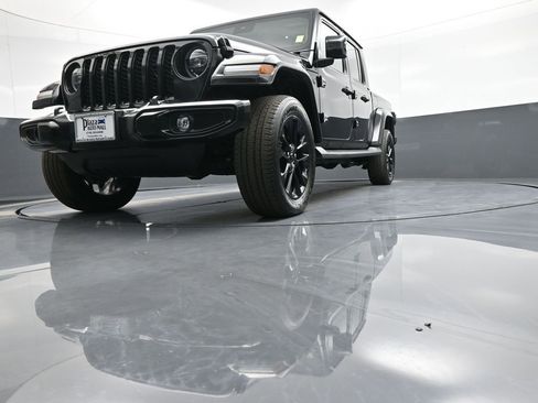 Used 2022 Jeep Gladiator Overland image 27