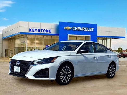 Used 2025 Nissan Altima 2.5 SV image 3