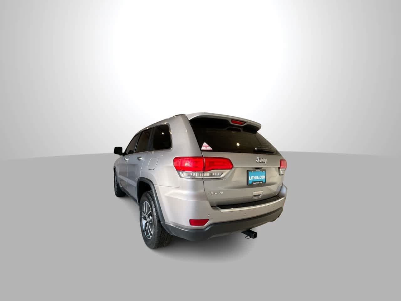 Used 2018 Jeep Grand Cherokee Limited AWD/4WD image 6