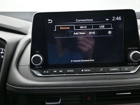 Used 2025 Nissan Rogue SV image 24