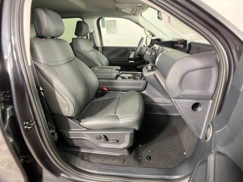 New 2026 Ford Expedition Active RWD image 5