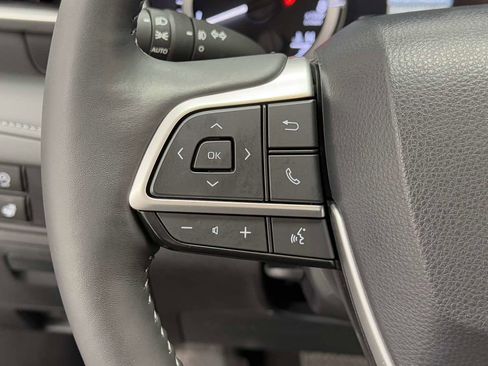 Used 2024 Toyota Highlander XLE image 18