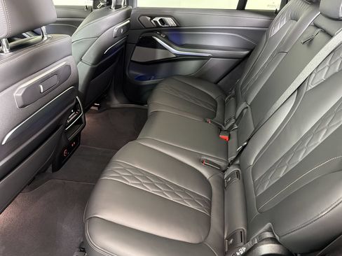 Used 2025 BMW X7 M60i AWD/4WD image 26