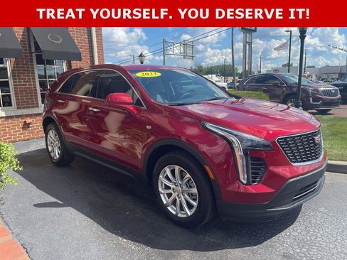 Used 2023 Cadillac XT4 Luxury w/ Cold Weather Package FWD image 5