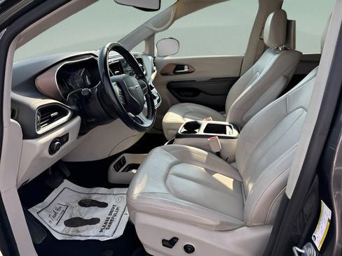 Used 2018 Chrysler Pacifica Touring-L Plus FWD image 21
