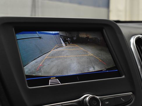 Used 2020 Chevrolet Equinox LT w/ Driver Convenience Package FWD image 15