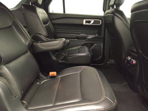 Used 2020 Ford Explorer XLT w/ Equipment Group 202A RWD image 19