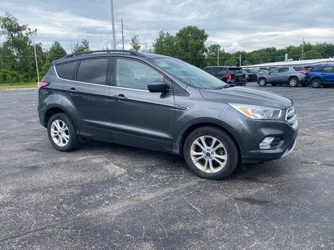 Used 2018 Ford Escape SE FWD image 2