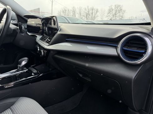 Used 2024 Chevrolet Trax LT w/ LT Convenience Package image 30