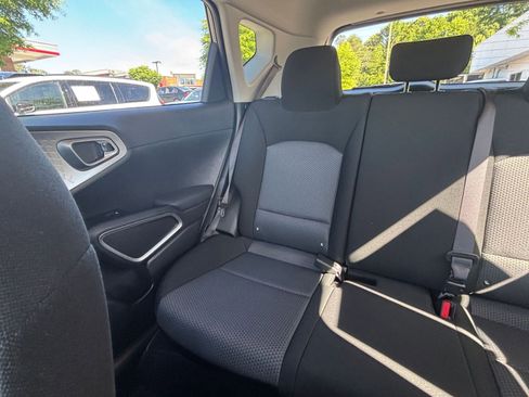 Used 2025 Kia Soul LX w/ LX Technology Package FWD image 39