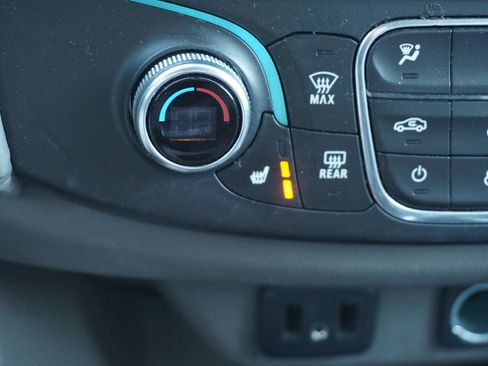 Used 2018 Chevrolet Traverse LT image 13