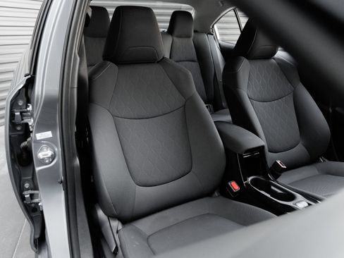 Used 2020 Toyota Corolla LE w/ Carpet Mat Package (TMS) FWD image 30
