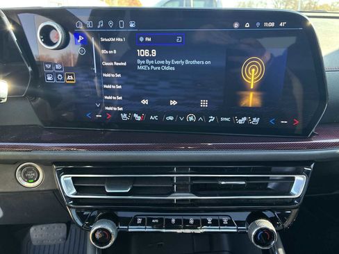 Used 2024 Chevrolet Traverse RS image 13