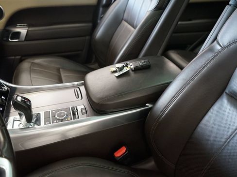 Used 2019 Land Rover Range Rover Sport HSE AWD/4WD image 32