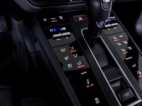 Certified 2023 Porsche Macan S image 17