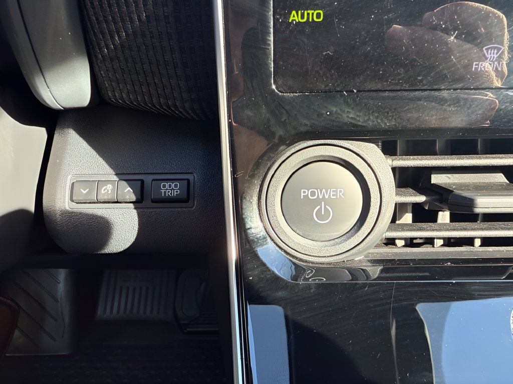 Used 2024 Subaru Solterra AWD/4WD image 21