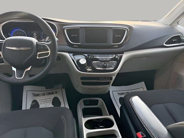 Used 2022 Chrysler Voyager LX FWD image 12