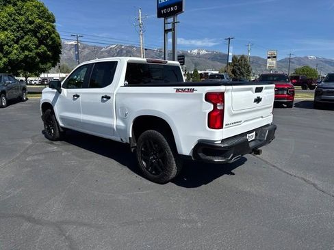 Used 2021 Chevrolet Silverado 1500 LT Trail Boss w/ Convenience Package II AWD/4WD image 2