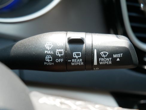 Used 2023 Chrysler Pacifica Touring-L FWD image 24