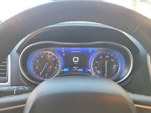 Used 2022 Chrysler 300 Touring L w/ Comfort Group image 13