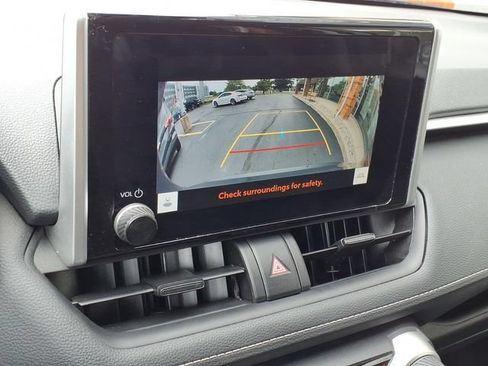 Used 2025 Toyota RAV4 XLE AWD/4WD image 11