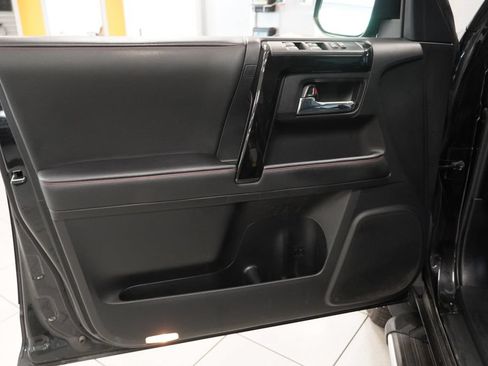 Used 2020 Toyota 4Runner TRD Off-Road Premium w/ Moonroof Package AWD/4WD image 17