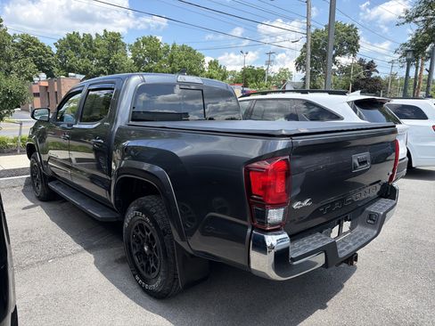 Used 2019 Toyota Tacoma SR5 AWD/4WD image 5