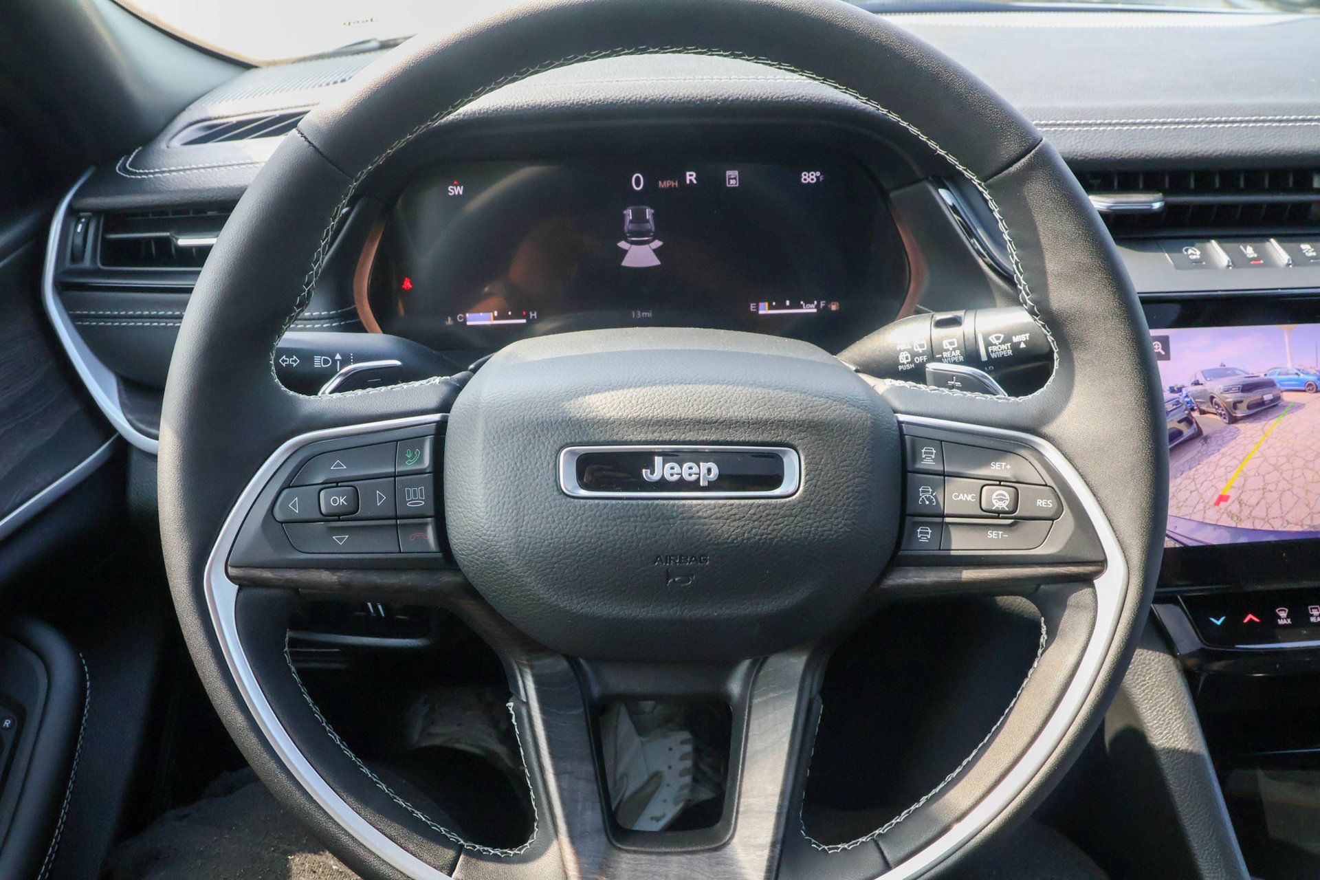 New 2027 Jeep Grand Cherokee Altitude AWD/4WD image 31